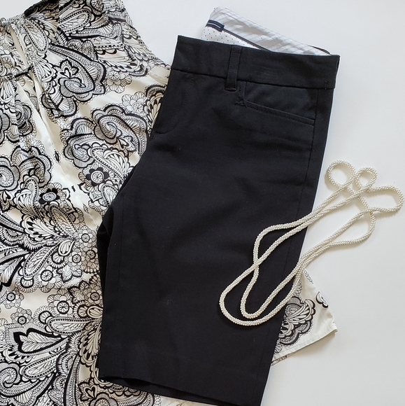 GAP Bermuda Stretch Shorts - Picture 6 of 11
